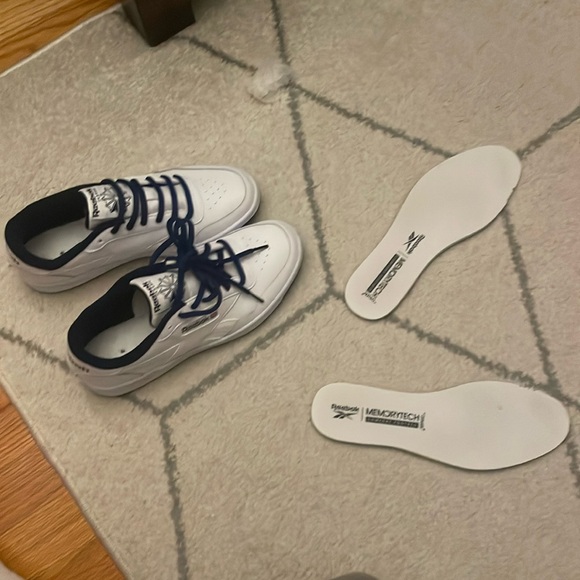 Reboks Sneakers - Picture 1 of 1